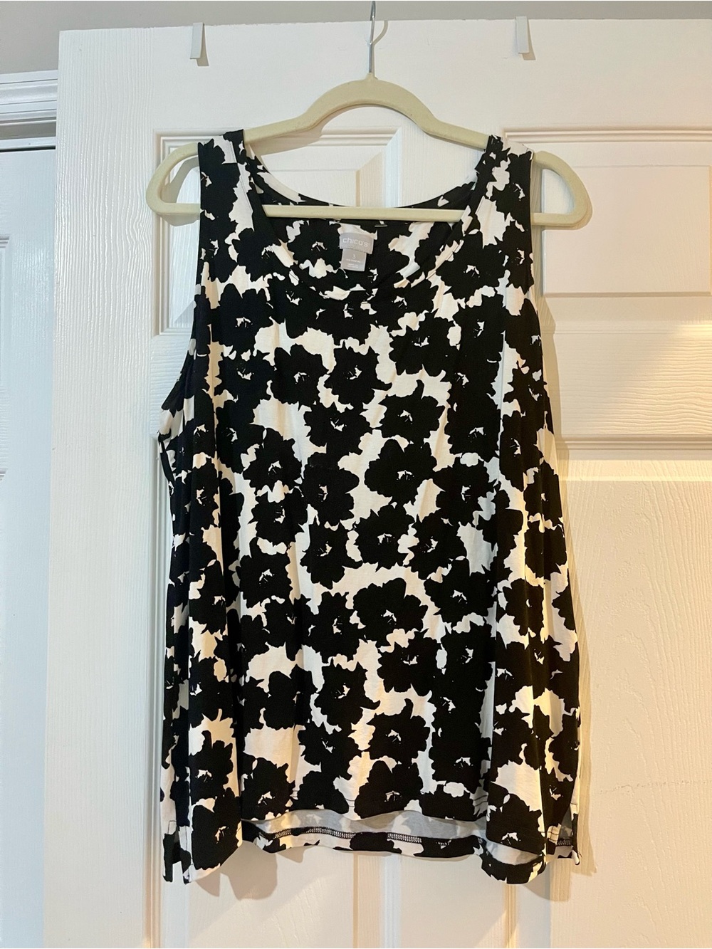Chico's Black & White Open-Front Cardigan and Matching Chicos Tank Set - Picture 2 of 12